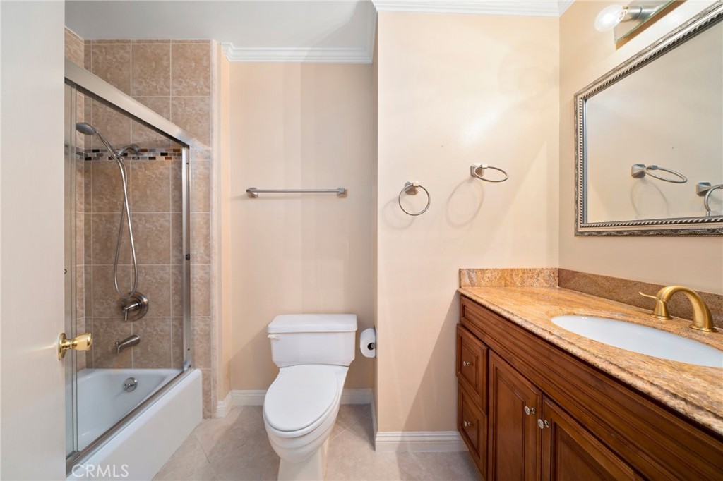 2100e3e4 967a 48aa 8750 F2a1113da21c