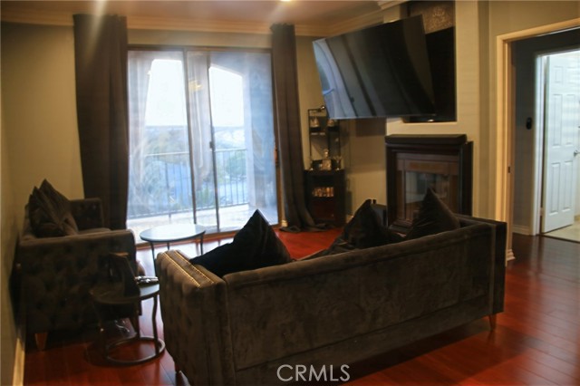 555 Maine Avenue, Long Beach CA: https://media.crmls.org/medias/21019b02-2b88-4300-9dc0-8f1609d9f72b.jpg
