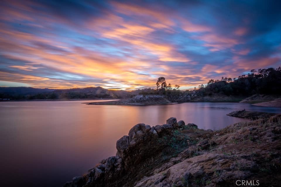 https://media.crmls.org/medias/2101e8d1-e597-4cba-bf27-06690363d75e.jpg?preset=X-Large