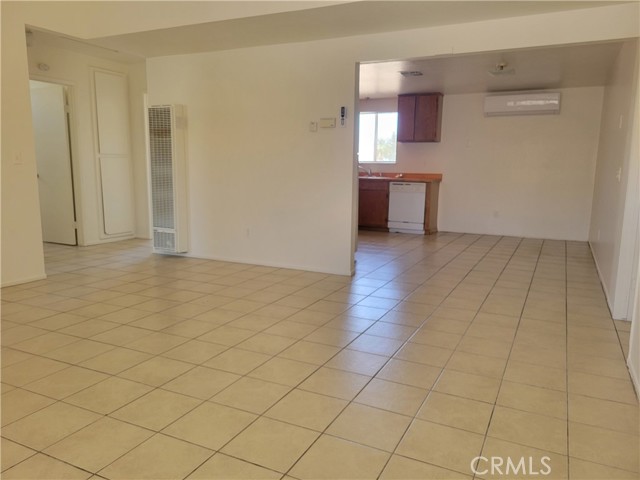 5827 Bagley Avenue, 29 Palms CA: https://media.crmls.org/medias/2101eb3c-53dd-48cb-aad8-1be3db7d2ad2.jpg