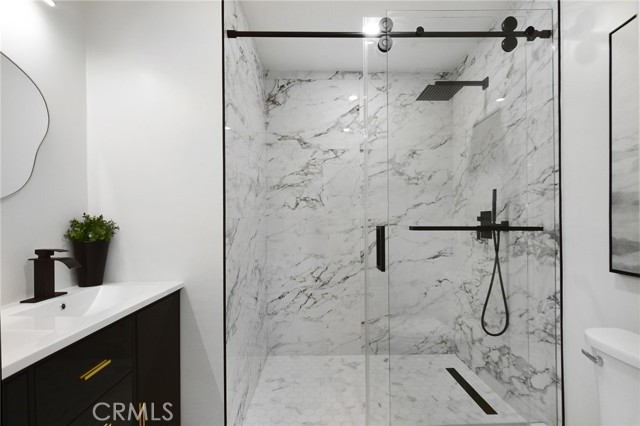 Detail Gallery Image 24 of 65 For 22284 Avenue San Luis, Woodland Hills,  CA 91364 - 6 Beds | 5/1 Baths