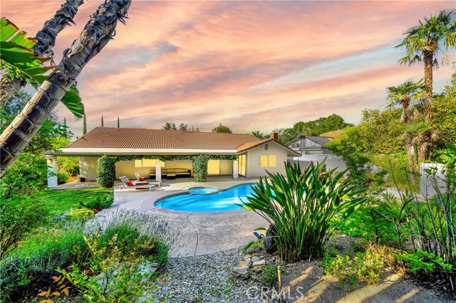 3811 Algonaut Drive, Calabasas CA: https://media.crmls.org/medias/210283c0-7faf-4916-b9a4-363772590794.jpg