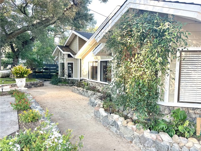 Detail Gallery Image 2 of 23 For 20462 Pine Rd, Trabuco Canyon,  CA 92679 - 3 Beds | 3 Baths