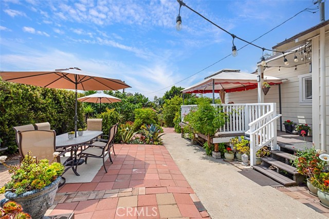 555 Through Street, Laguna Beach CA: https://media.crmls.org/medias/21030368-1b3e-4aa9-a860-0dd6391e8210.jpg
