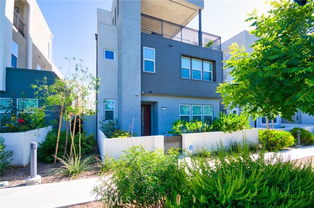 259 Chorus, Irvine CA: https://media.crmls.org/medias/2103430b-0151-403e-8c98-ea129039ffb0.jpg