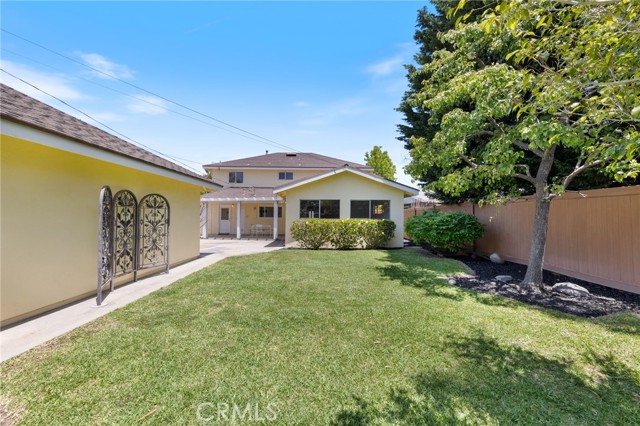 Detail Gallery Image 41 of 49 For 305 Robin Hood Ln, Costa Mesa,  CA 92627 - 5 Beds | 2/2 Baths