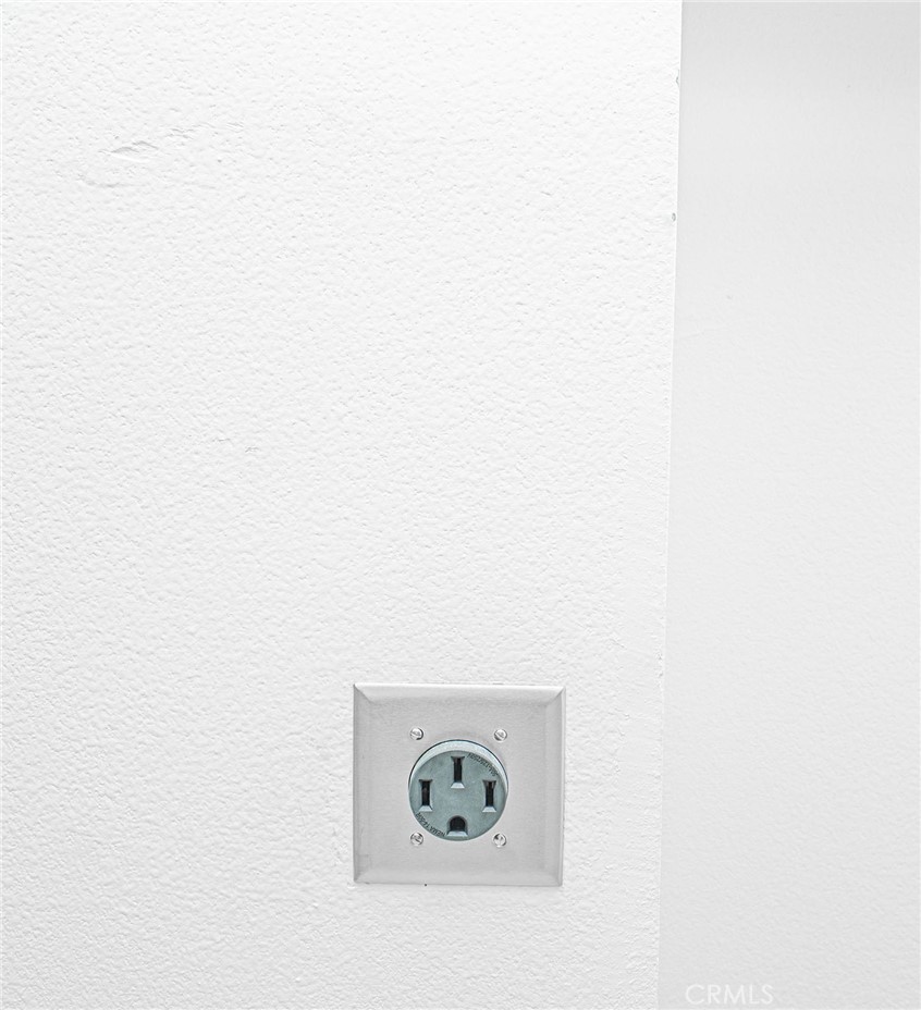 https://media.crmls.org/medias/2103de30-a0e6-4de0-b83a-c8acf530fe90.jpg?preset=X-Large