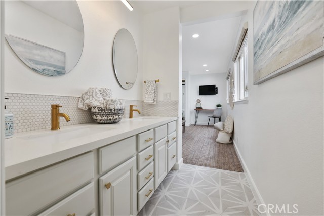 295 Plymouth Street, Cambria CA: https://media.crmls.org/medias/210427a0-3a61-4f00-82e6-ce819ea791ea.jpg