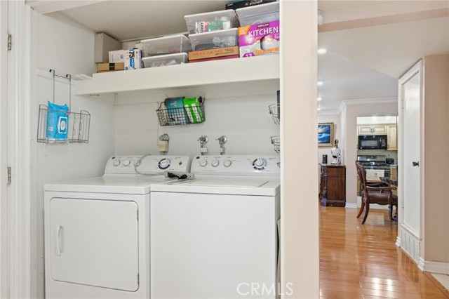 Detail Gallery Image 9 of 13 For 15010 Victory Blvd #101,  Van Nuys,  CA 91411 - 2 Beds | 2 Baths