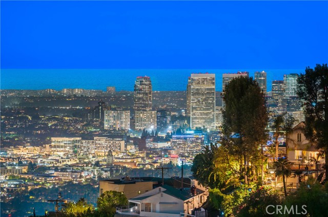1782 Viewmont Drive, Los Angeles CA: https://media.crmls.org/medias/21047324-6714-4223-bb54-88cbe0975c89.jpg