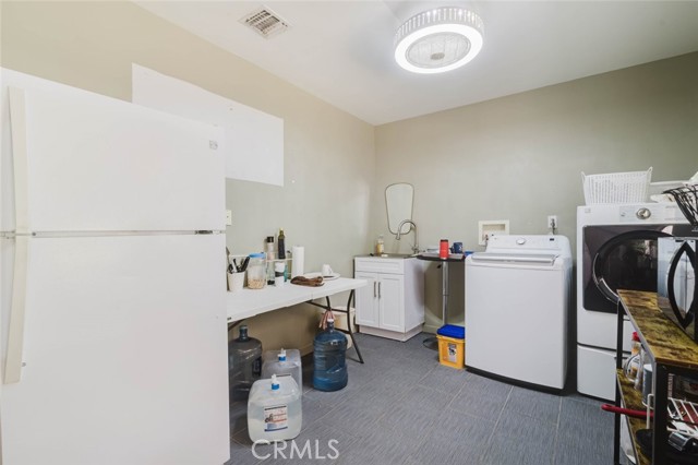2234 East Hillcrest Drive photo 34