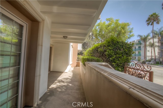 4551 Coldwater canyon Avenue, Studio City CA: https://media.crmls.org/medias/2105343c-e08b-4cf8-9bcf-501cd95e2345.jpg