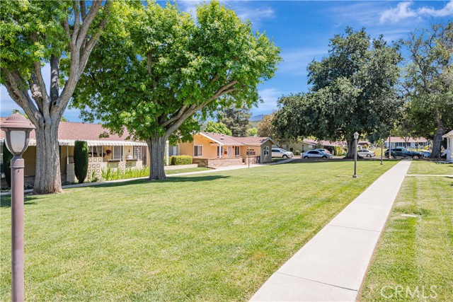 Detail Gallery Image 8 of 48 For 19223 Avenue of the Oaks #D,  Newhall,  CA 91321 - 2 Beds | 1 Baths
