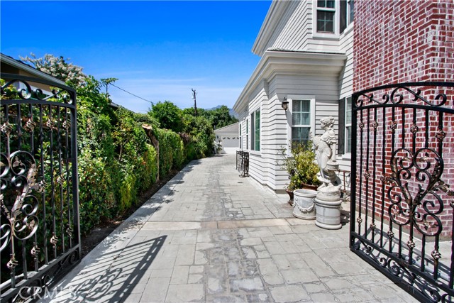 1117 Encanto Drive, Arcadia CA: https://media.crmls.org/medias/210646e2-31c2-4dfd-b092-35d4a3b534e7.jpg