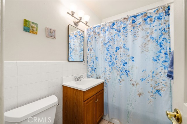 1320 W Flora Street, Ontario CA: https://media.crmls.org/medias/2106efb7-04b1-4c51-a3df-c30dbf17a745.jpg