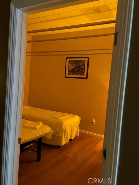 0, Orange CA: https://media.crmls.org/medias/21070731-4987-49c5-9f1c-62e24677c404.jpg
