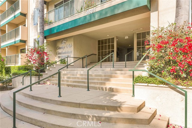 Detail Gallery Image 9 of 49 For 4501 Cedros Ave #240,  Sherman Oaks,  CA 91403 - 2 Beds | 2 Baths