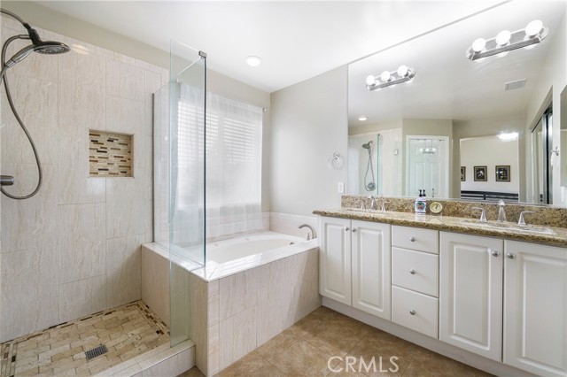13 Arborside Way, Mission Viejo CA: https://media.crmls.org/medias/210775e5-dd16-409b-84fb-99123c64f959.jpg
