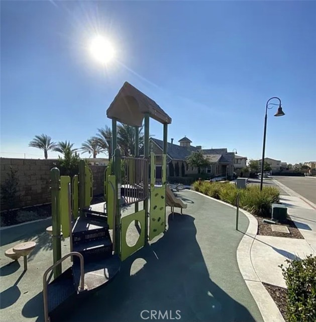 16001 Chase Road, Fontana CA: https://media.crmls.org/medias/21077b36-9437-4cdc-a029-0ef4929abe54.jpg