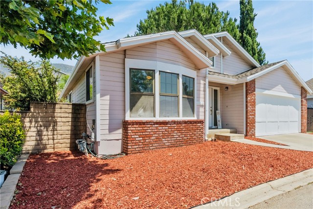 13691 Gavina Avenue, Sylmar CA: https://media.crmls.org/medias/2107b3ef-2575-46a5-b25e-dc14b793b523.jpg