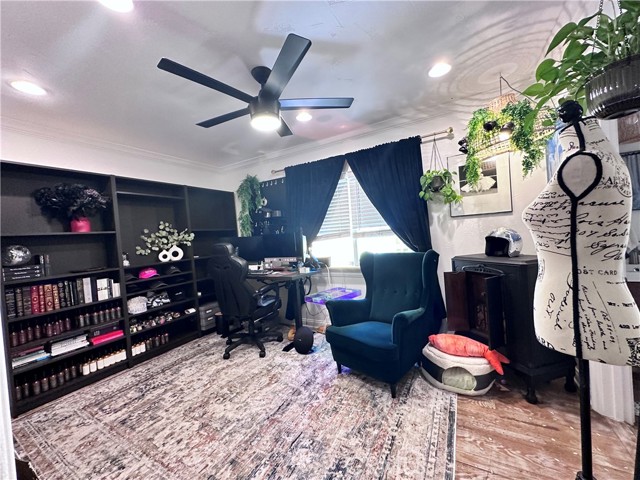 Detail Gallery Image 19 of 36 For 7326 Vanalden, Reseda,  CA 91335 - 3 Beds | 3 Baths