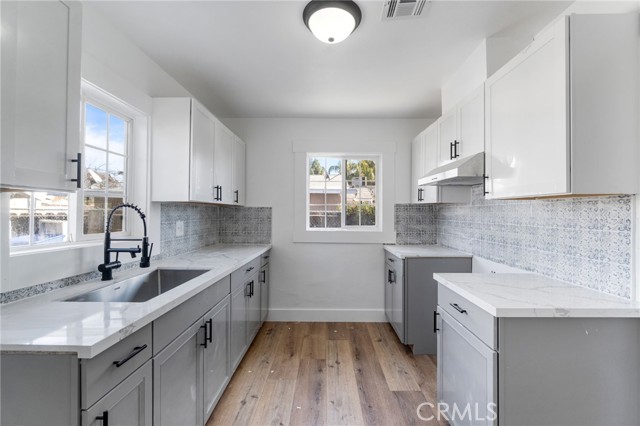 Image 12 of 40 For 2401 Hedges Avenue