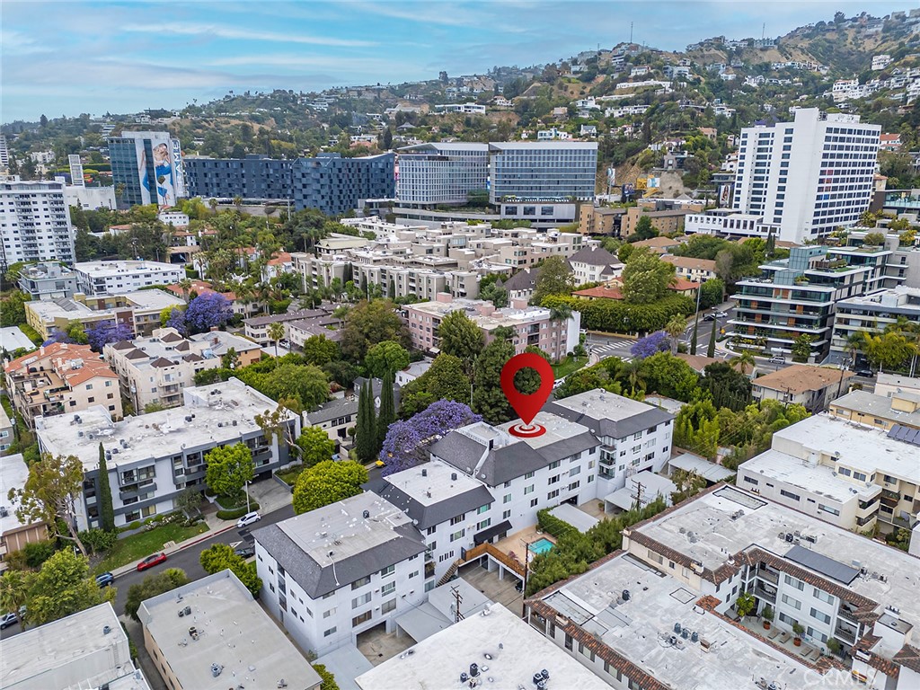 https://media.crmls.org/medias/2107fb70-71a8-47a1-ba22-c022e5b79e4d.jpg?preset=X-Large