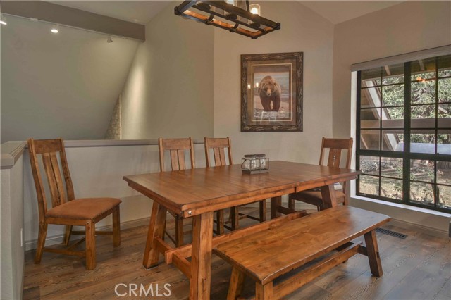 Detail Gallery Image 7 of 24 For 517 Sugar Pine Dr, Lake Arrowhead,  CA 92352 - 2 Beds | 2 Baths