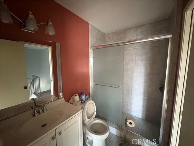 Detail Gallery Image 6 of 7 For 200 Carriage Dr #B, Santa Ana,  CA 92707 - 3 Beds | 1/1 Baths