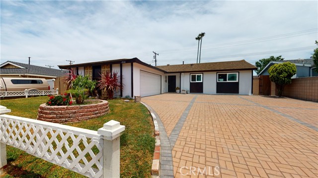 17112 Barcelona Ln, Huntington Beach, CA 92647