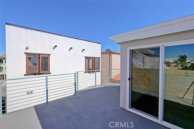 324 Bayview Drive, Hermosa Beach, California 90254, 3 Bedrooms Bedrooms, ,3 BathroomsBathrooms,Residential,Sold,Bayview,SB17236380