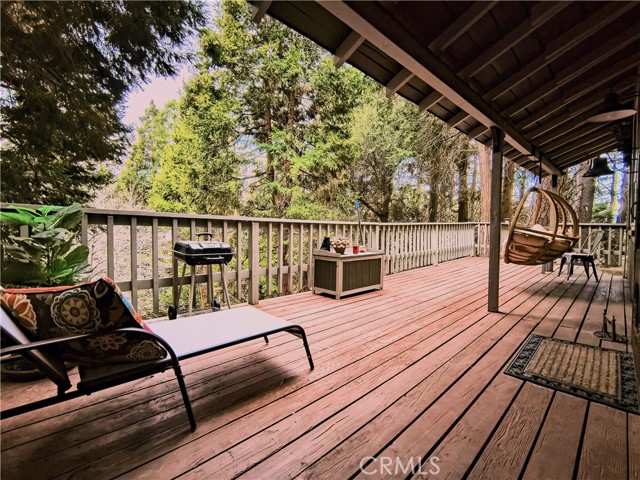 23739 Skyland Drive, Crestline CA: https://media.crmls.org/medias/210ae009-cc05-4d42-9e23-8f804fac4531.jpg