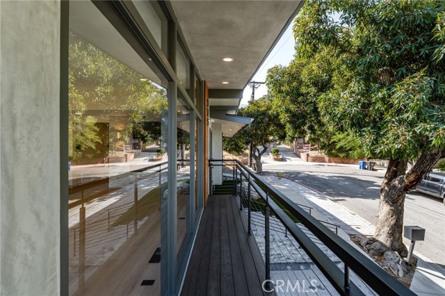 325 N Madison Avenue, Monrovia CA: https://media.crmls.org/medias/210af2ba-db7a-4bab-ab0d-c2be5f76d736.jpg