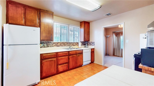 Detail Gallery Image 12 of 33 For 1934 W 108th St, Los Angeles,  CA 90047 - 4 Beds | 2 Baths