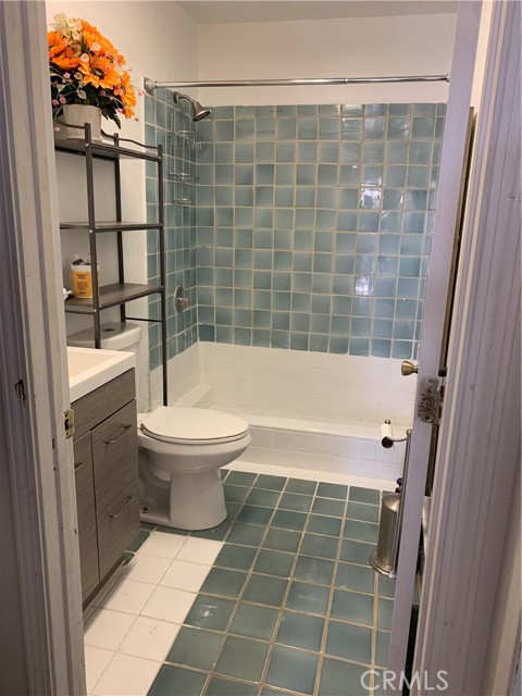 Unpermitted Tenant's Bath.