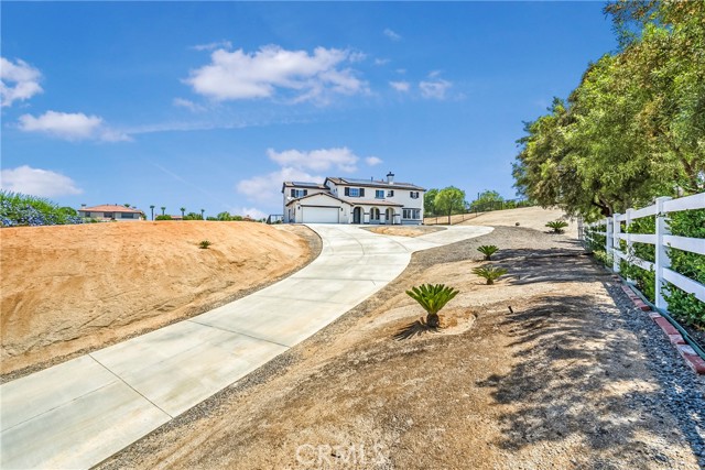 17530 Dry Run Court, Riverside CA: https://media.crmls.org/medias/210c270d-c6ad-4996-94e3-ffc29599668f.jpg