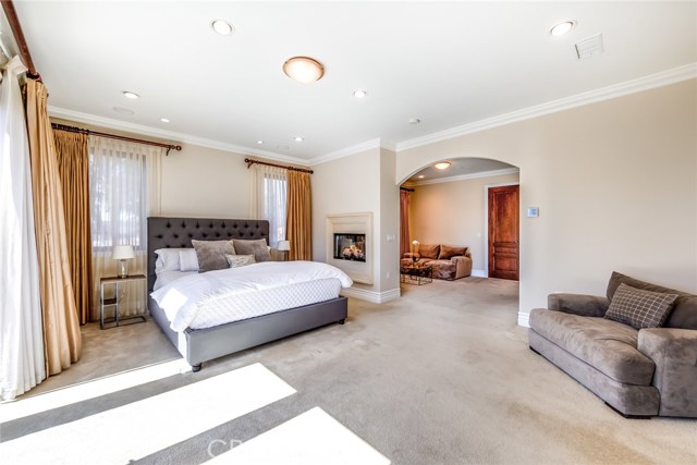 Detail Gallery Image 34 of 52 For 12530 Collins St, Valley Glen,  CA 91607 - 6 Beds | 5/1 Baths