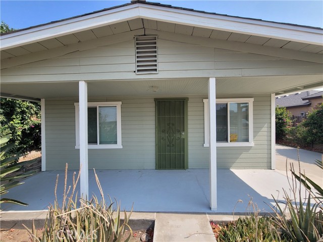 825 E G St, Colton, CA 92324