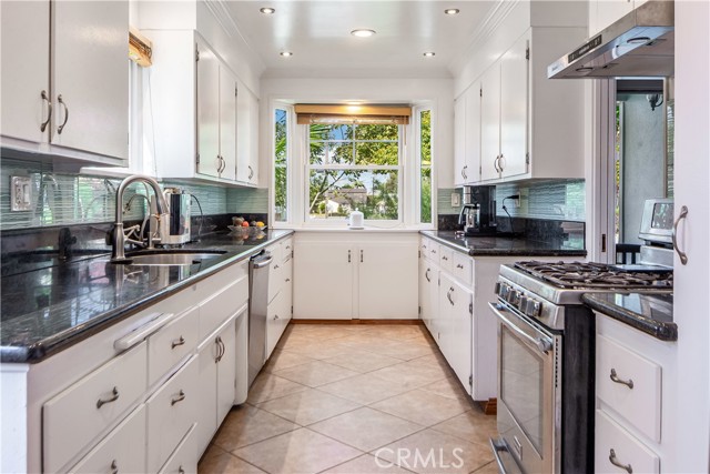 19301 Beckworth Avenue, Torrance CA: https://media.crmls.org/medias/210e67a3-10c8-413b-a6df-b644d1fc7c8d.jpg