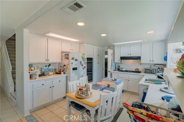 13674 Bennington Court, Fontana CA: https://media.crmls.org/medias/210ee019-4fe1-47aa-8a4d-ac38ba665c86.jpg