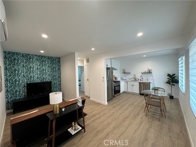 Detail Gallery Image 1 of 15 For 3160 Warwick Ave #4,  Los Angeles,  CA 90032 - 2 Beds | 1 Baths