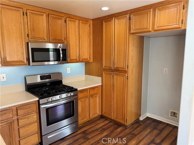 Detail Gallery Image 2 of 17 For 1492 Goldeneagle Dr, Corona,  CA 92879 - 3 Beds | 2 Baths