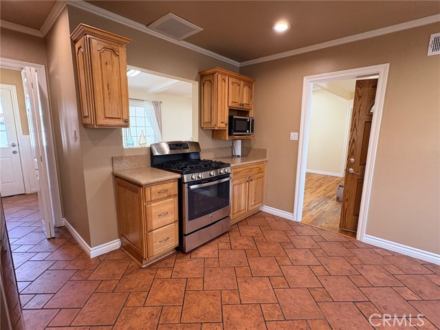 Detail Gallery Image 14 of 27 For 7502 Balcom, Reseda,  CA 91335 - 3 Beds | 2 Baths
