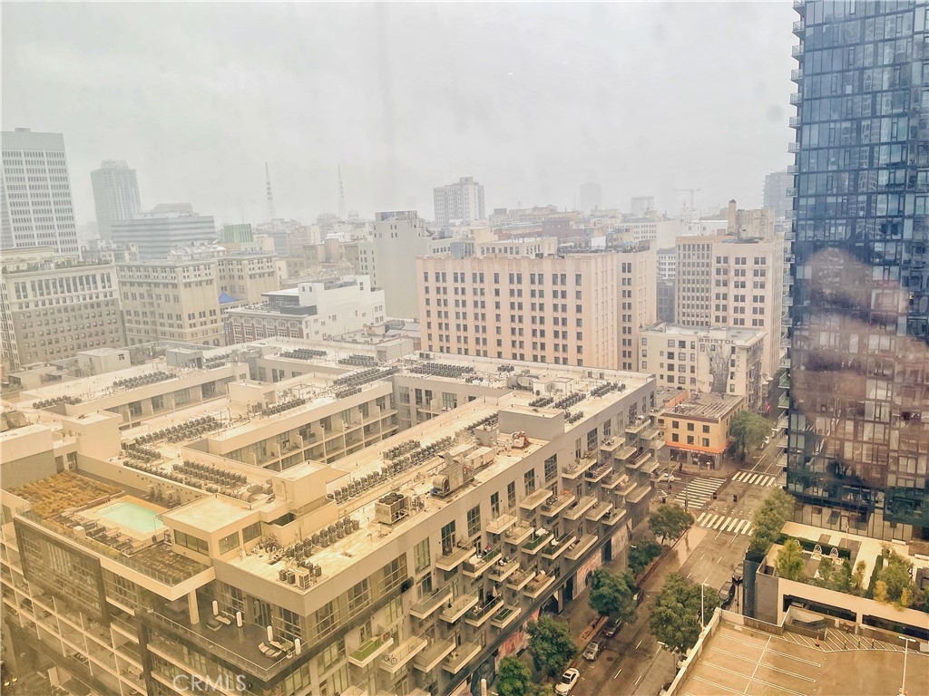 https://media.crmls.org/medias/21110973-1470-45d1-b97d-311ef6e2dd7e.jpg?preset=X-Large