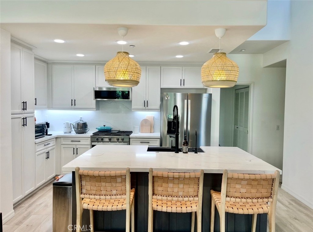 2829 W Edinger Avenue