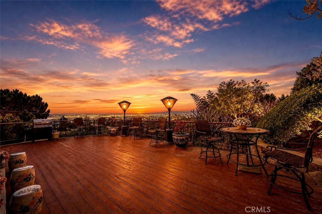 https://media.crmls.org/medias/211206bf-7d7a-422b-b41c-8317b2804458.jpg?preset=X-Large