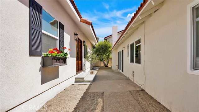 17698 Locust Street, Fountain Valley CA: https://media.crmls.org/medias/21123a4b-3060-4ff1-83f5-cb1c35b9a718.jpg