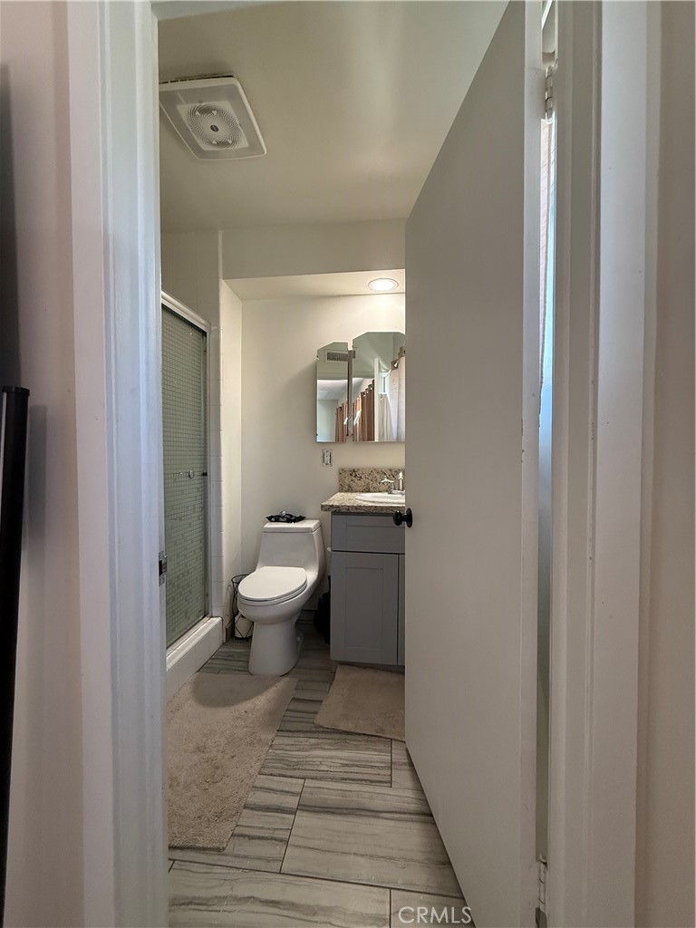 https://media.crmls.org/medias/2112b52b-1014-4558-bdf5-521aceb27a4d.jpg?preset=X-Large