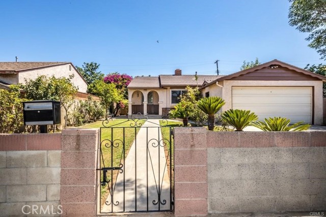 Detail Gallery Image 3 of 16 For 1605 W Wisteria Pl, Santa Ana,  CA 92703 - 3 Beds | 2/1 Baths