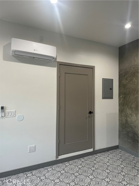 Detail Gallery Image 10 of 22 For 2211 1.2 Hyperion Ave #1/2,  Los Angeles,  CA 90027 - 0 Beds | 1 Baths